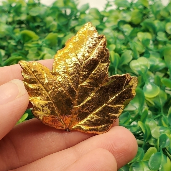 VTG Gold bronze dipped leaf maple tree brooch pin 2" x 1 3/4" - Picture 5 of 8
